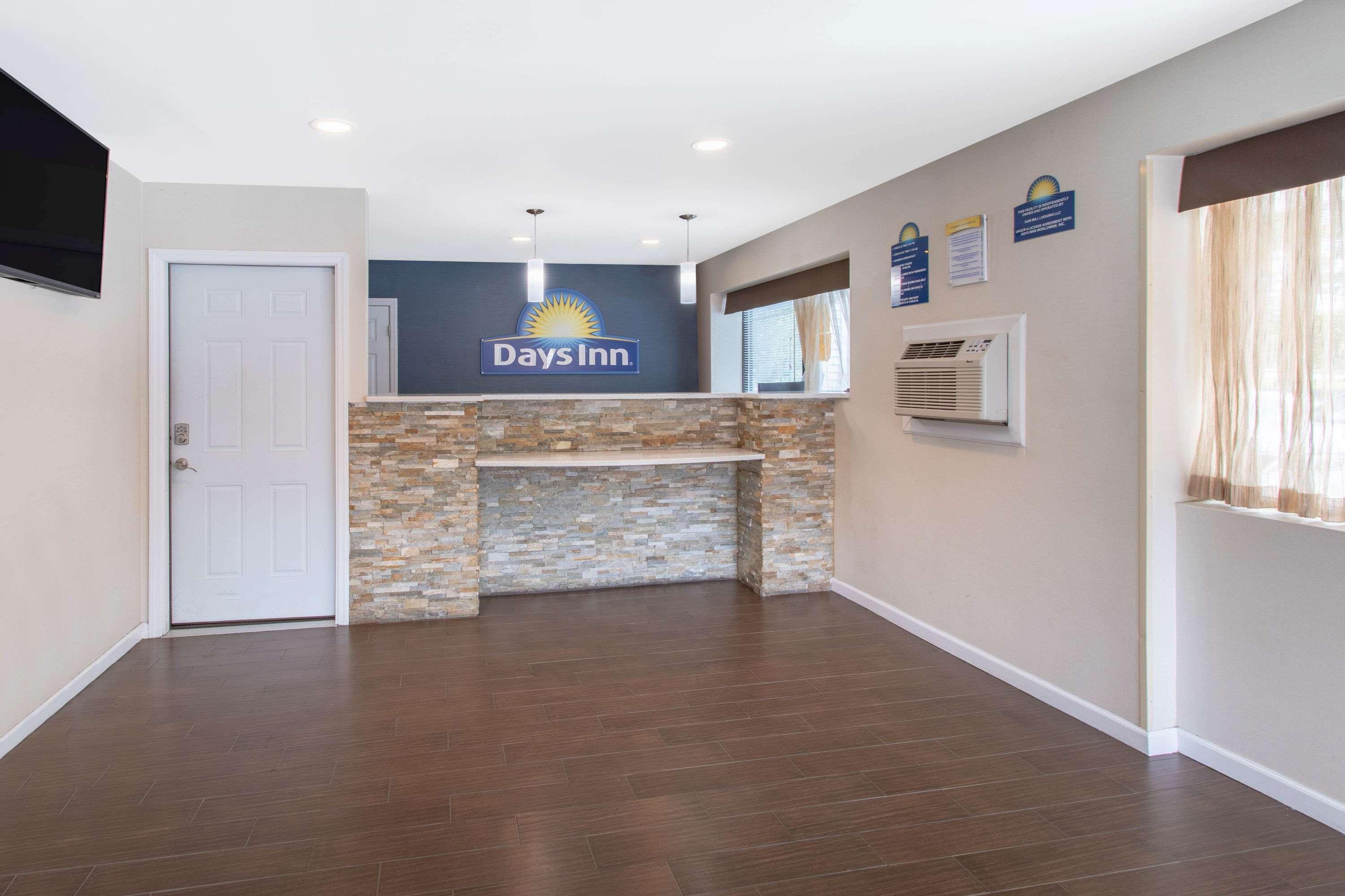 Days Inn By Wyndham Elmsford Dış mekan fotoğraf