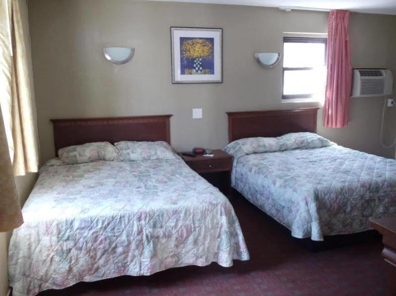 Days Inn By Wyndham Elmsford Dış mekan fotoğraf
