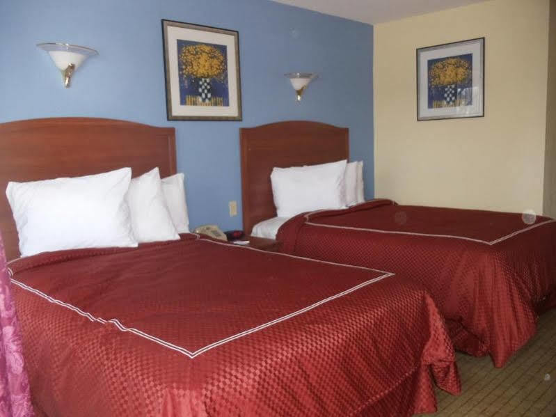 Days Inn By Wyndham Elmsford Dış mekan fotoğraf