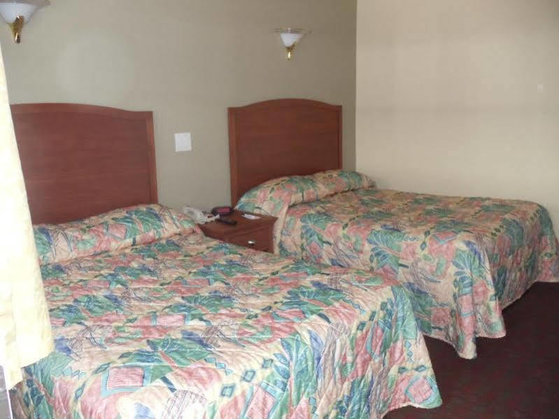Days Inn By Wyndham Elmsford Dış mekan fotoğraf