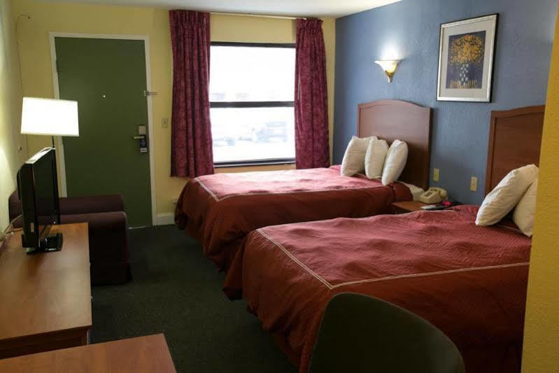 Days Inn By Wyndham Elmsford Dış mekan fotoğraf