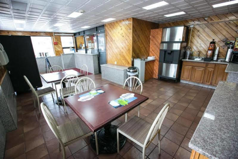 Days Inn By Wyndham Elmsford Dış mekan fotoğraf