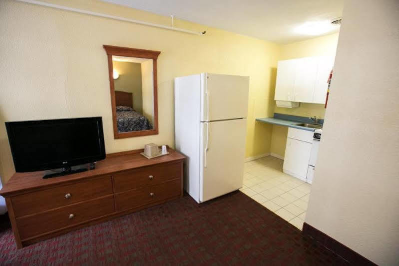 Days Inn By Wyndham Elmsford Dış mekan fotoğraf