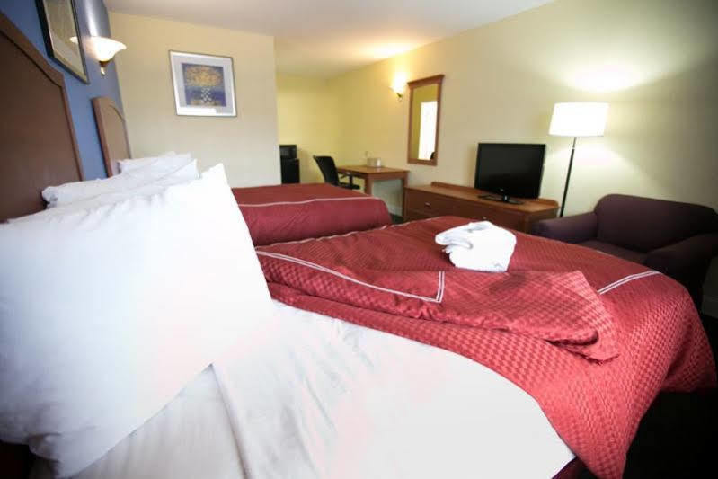 Days Inn By Wyndham Elmsford Dış mekan fotoğraf
