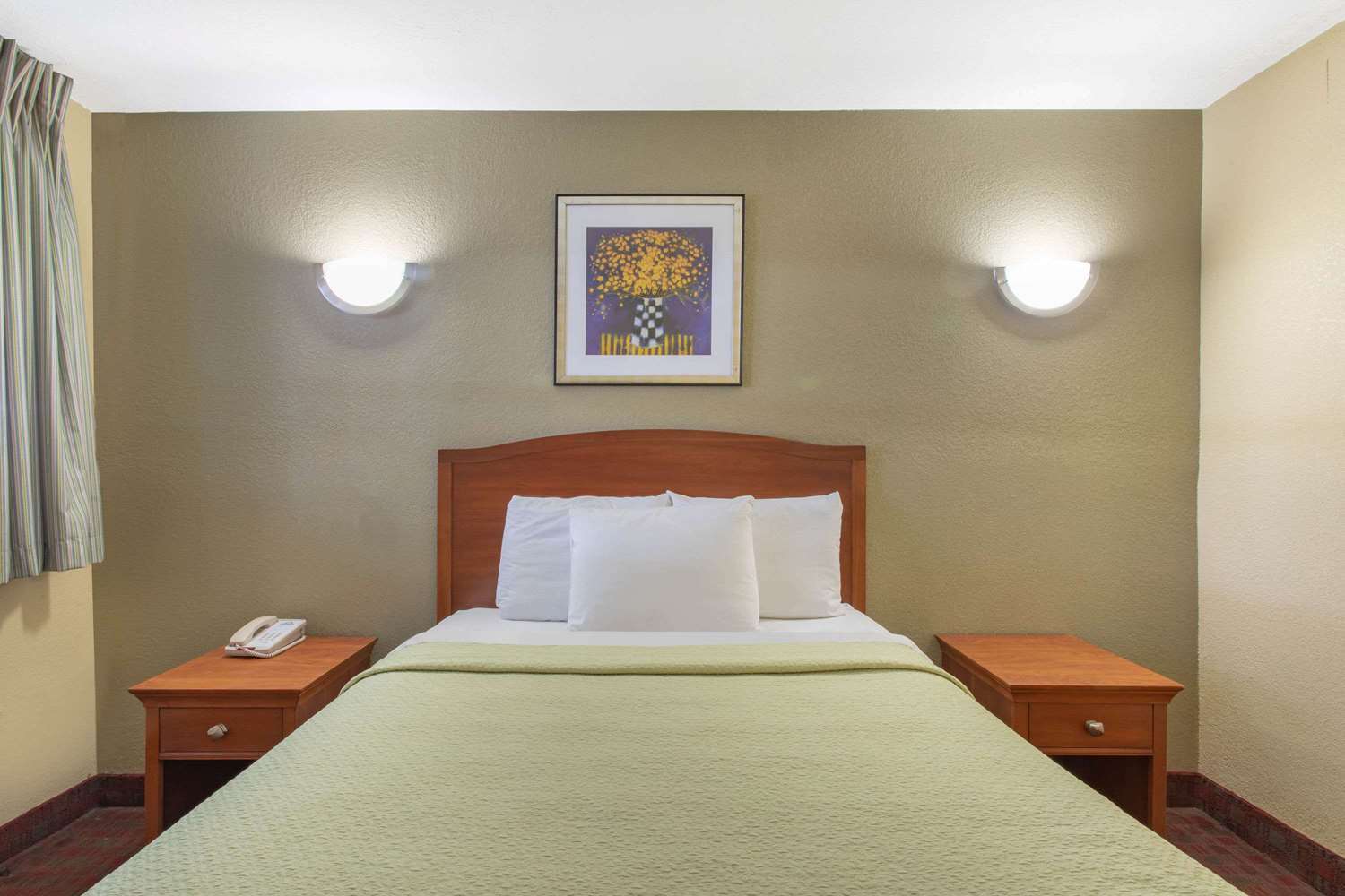 Days Inn By Wyndham Elmsford Dış mekan fotoğraf